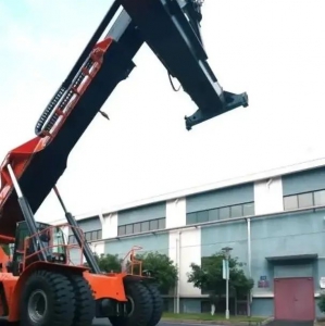 【视频】节能减排新能源——杭叉X系列高压锂电正面吊