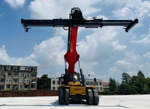 湖北首台三一电动正面吊投入使用，持续领跑行业电动化潮流