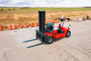 卡尔玛码头牵引车和叉车助力莫桑比克马普托港