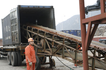 连云港新东方铁矿砂散货装集装箱散改集应对金融危机