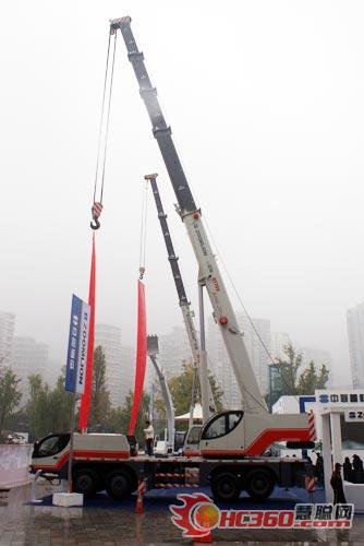 我国最大吨位轮胎起重机中联重科下线