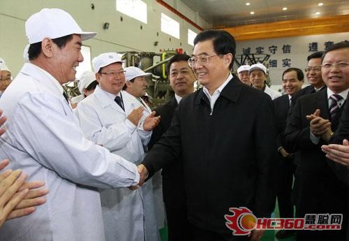 胡锦涛：从装备制造大国向强国转变
