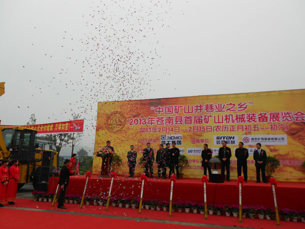 凌寒独自开 徐工别样红