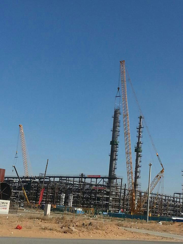 履带起重机群“书写”徐工辉煌