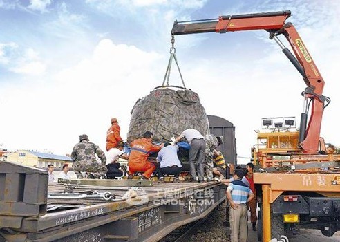 三一帕尔菲格随车起重机迎“神十”回家