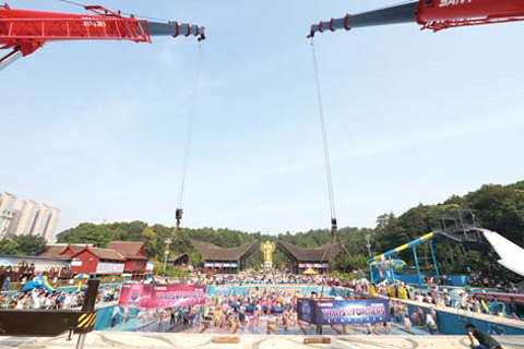 三一　挖掘机跳舞、起重机绣花 “机械狂欢节”演绎非主流 吸引游客28万人次