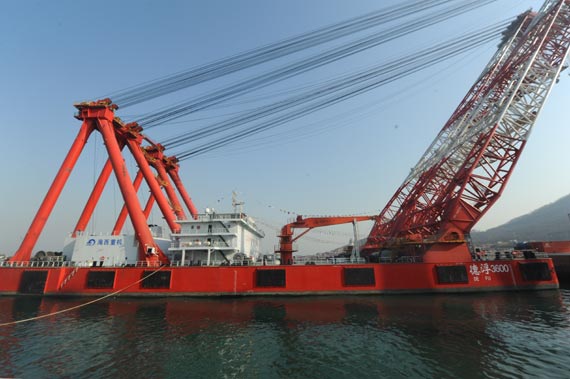 “德浮3600”号打捞起重船正式交付渤海湾交通救捞队伍