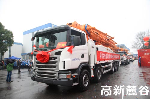 长沙高新区中联重科办发车仪式 开门送出369台机械车