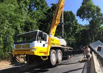 徐工起重机危难救援显身手