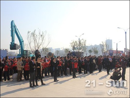 山河智能“海陆空”产品齐展 开年接地气