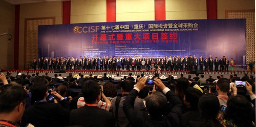 “徐工金”闪耀“渝洽会” 助力西南新发展