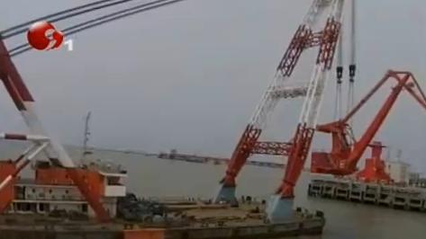 南通洋口港万吨级重件码头安装40吨级起重机