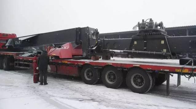 卡尔玛工程师冒严寒组装新车