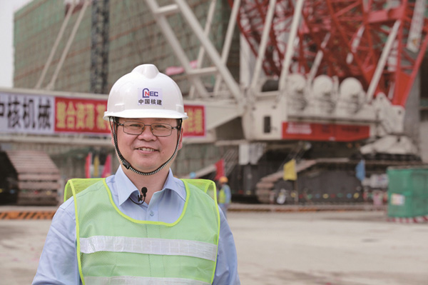 向下一座高峰迈进——记中联重科履带式起重机制造分公司经理高一平
