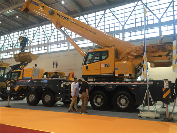 徐工G一代汽车起重机闪耀重庆渝洽会 独特风采诠释中国工程机械行业“智造”实力