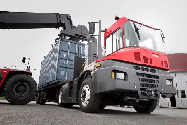 卡尔玛向Iberia交付首批T2码头牵引车和5台叉车