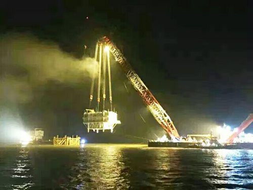 ZPMC成功完成国内最大海上风场首座升压站吊装