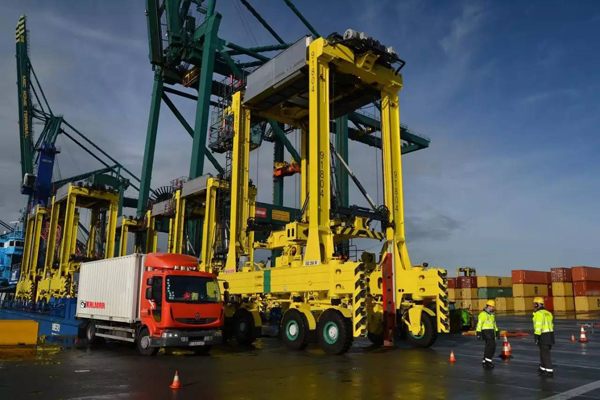 卡尔玛电动跨运车助力安特卫普港MPET提升产能