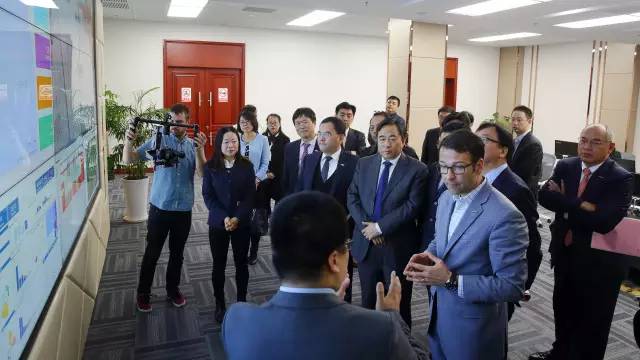 振华重工老总_振华重工(2)