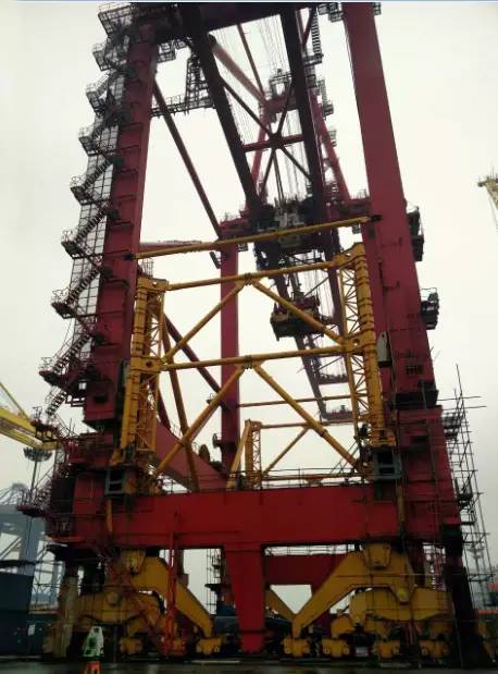 ZPMC新一代岸桥抬升装置完成重载实验