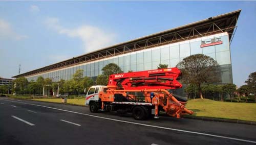 跟着新华社记者逛“中国最聪明的工厂”——三一重工18号厂房