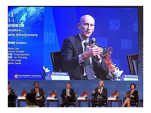 卡特彼勒出席第八届国际基础设施投资与建设高峰论坛