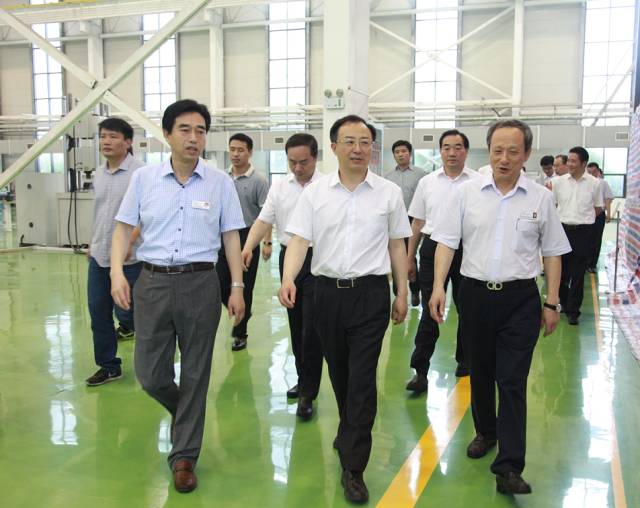 江苏省委副书记、代省长吴政隆勉励徐工坚持创新引领，在新一轮竞争中掌握主动权