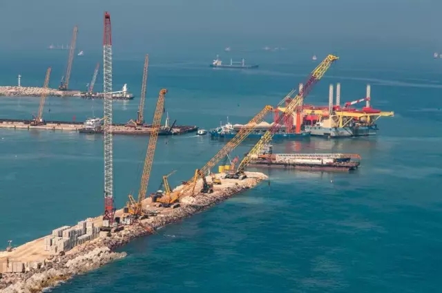 助推“一带一路”建设，徐工10台履带起重机在以色列市场一展雄风