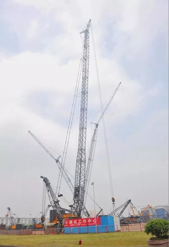 三一推出风电吊装专用履带起重机 拥有世界第一混合臂