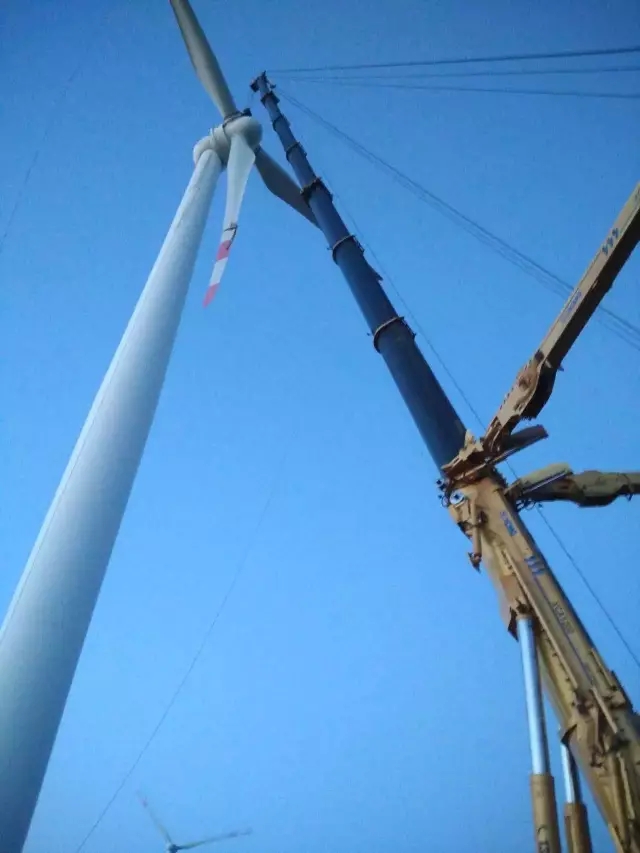 徐工　完美首秀！全球首台八轴XCA1200成功首吊，九大“擎风勇士”打造最强风电军团！