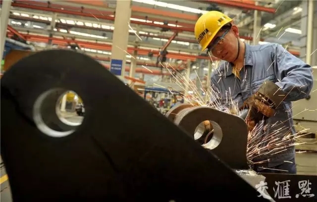 “1+13省市党报全媒体环省行”记者深入徐工集团采访