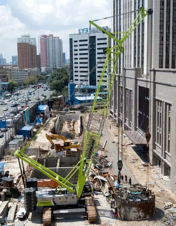 中联重科4.0履带吊不一般！长春地铁项目盾构下井精准稳！