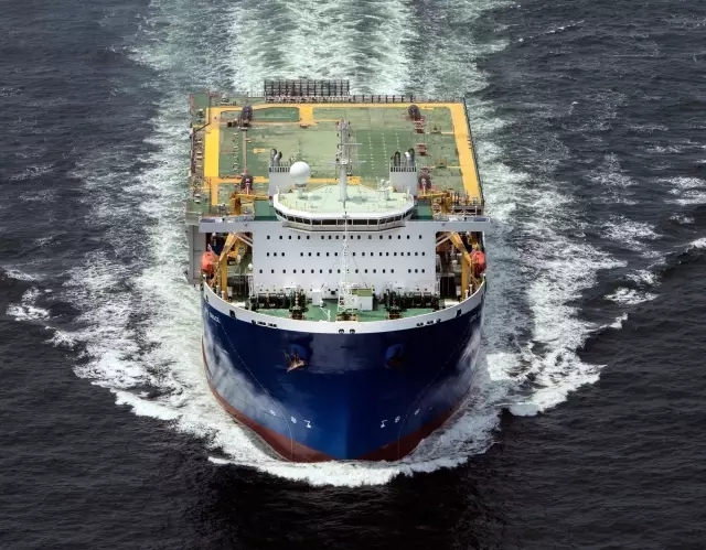 ZPMC最大半潜船迎来首航