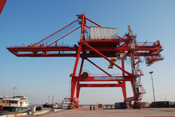 南京港口岸边式集装箱起重机