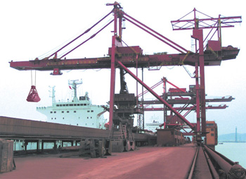 三和300T-1600T系列抓斗卸船机
