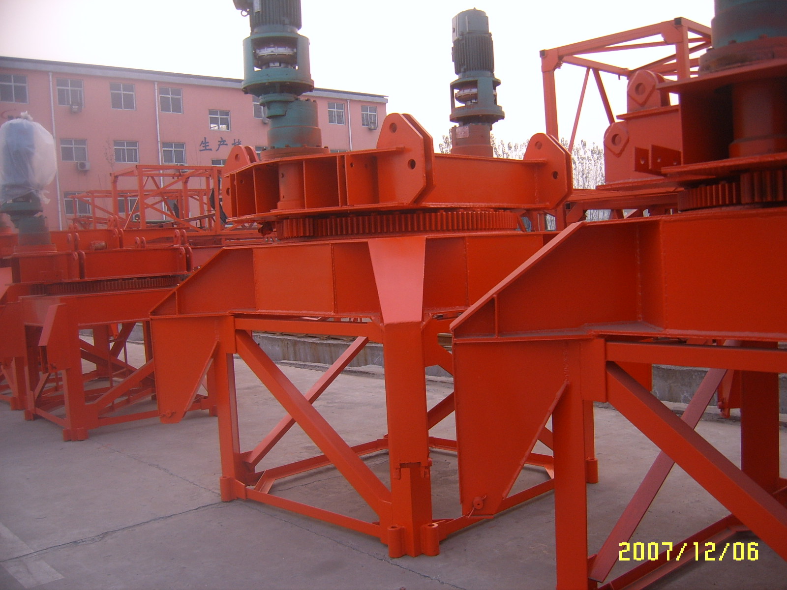 河南省中泉路桥中泉路桥专业生产塔机