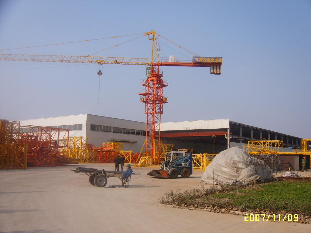 河南省中泉路桥中泉路桥专业生产销售塔式起重机