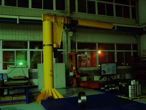 江阴鼎力:电动旋臂起重机