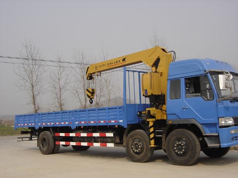 江苏力福特:12吨伸缩臂随车起重机 SQ12SA4