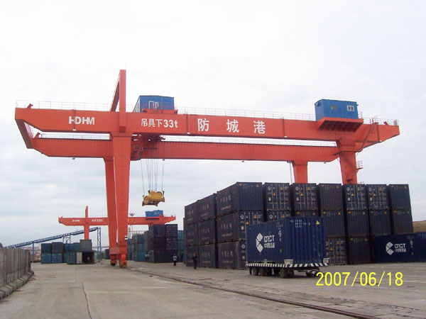 无锡华东重机: 43t/35m箱RMG轨道式集装箱门式起重机