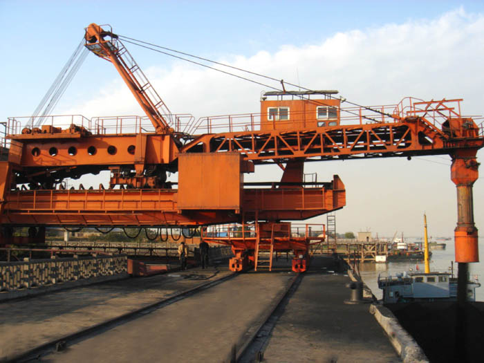 无锡华东重机: 1800t/h装船机