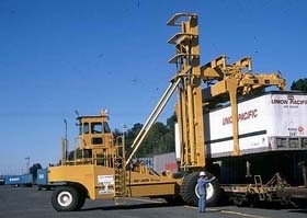 美国米杰克叉车(Mi-Jack)重箱内燃集装箱堆高机 MJM 90RT_港机网