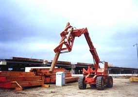 加拿大升王叉车(LIFTKING)20000磅木材抓举专用搬运叉车 LK200R_港机网