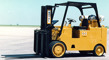 美国王室(Royal)15,000 lb内燃液化气叉车