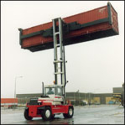瑞典斯维叉车(SVETRUCK)9吨空箱内燃集装箱堆高机 ECS 6H