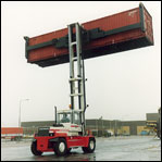 瑞典斯维叉车(SVETRUCK)9吨空箱内燃集装箱堆高机 ECS 6H_港机网