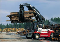 瑞典斯维叉车(SVETRUCK)25吨木材抓举_港机网